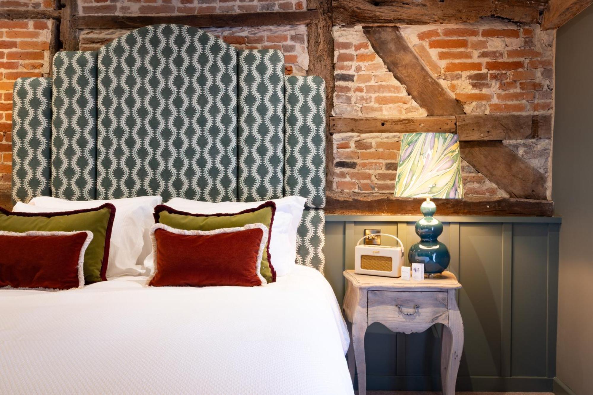 The Coat And Bear - A Heartwood Inn Newbury  Esterno foto