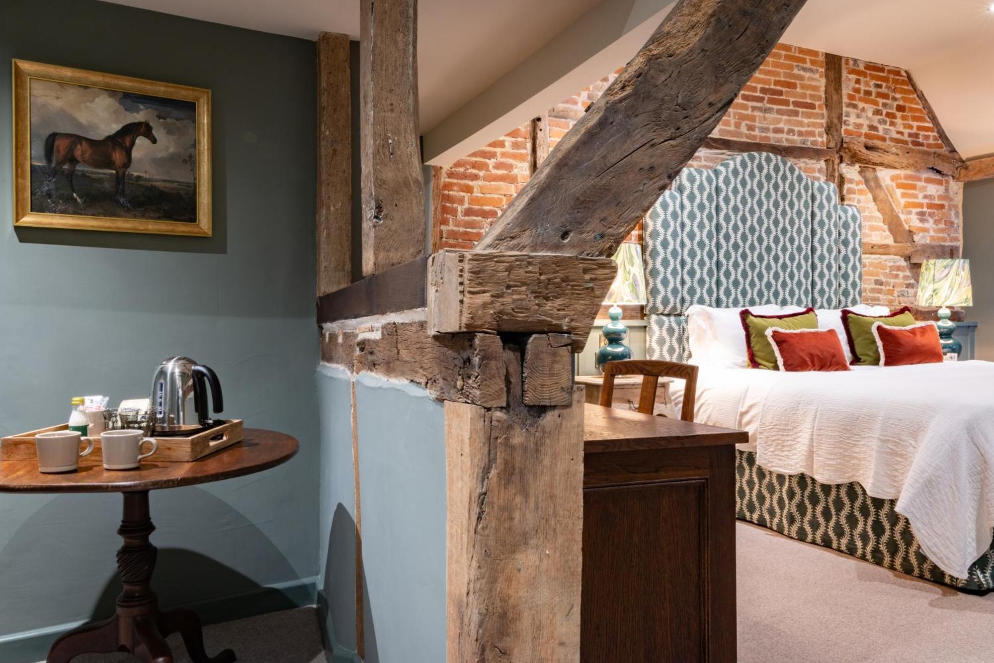The Coat And Bear - A Heartwood Inn Newbury  Esterno foto