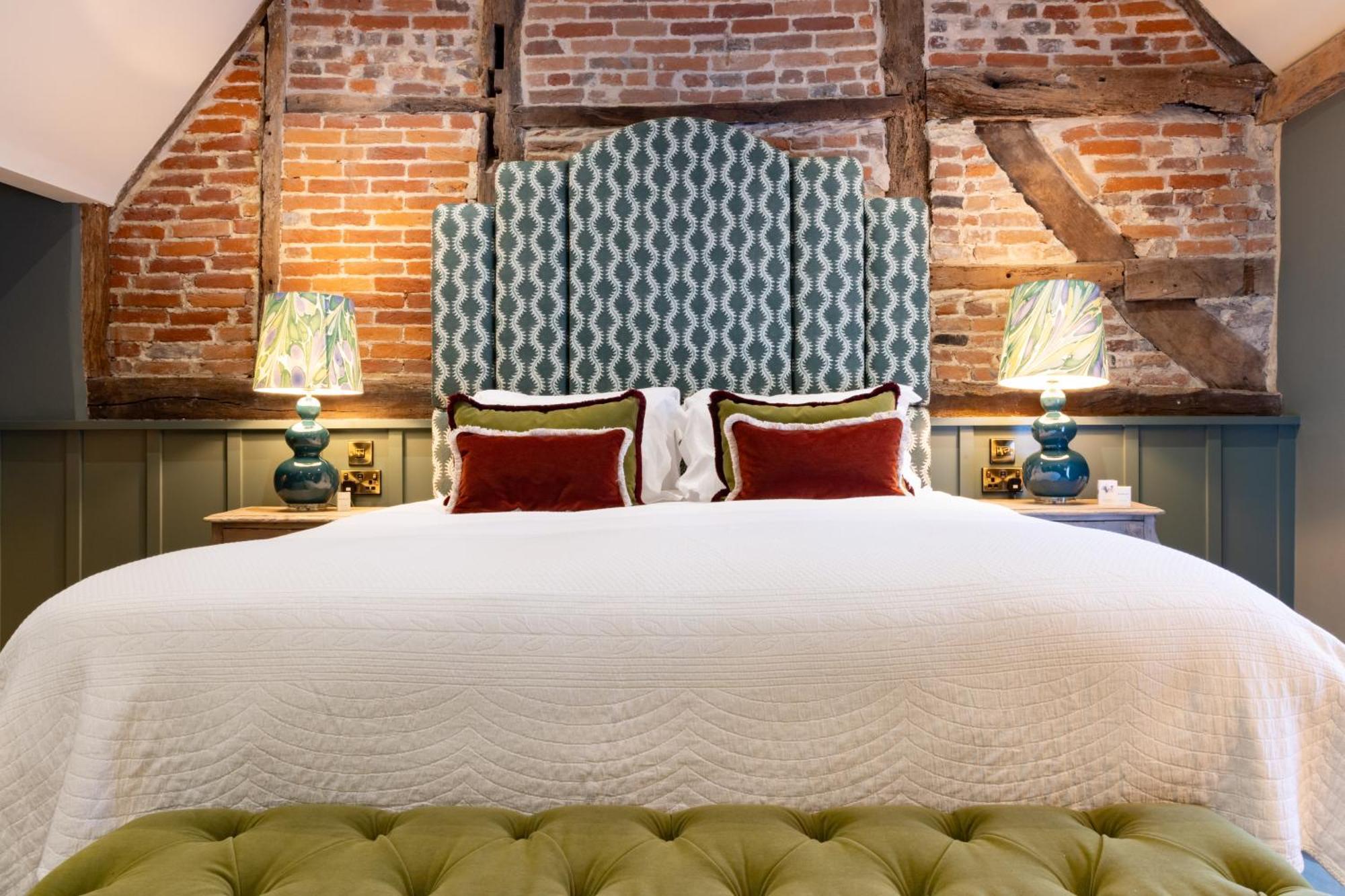 The Coat And Bear - A Heartwood Inn Newbury  Esterno foto