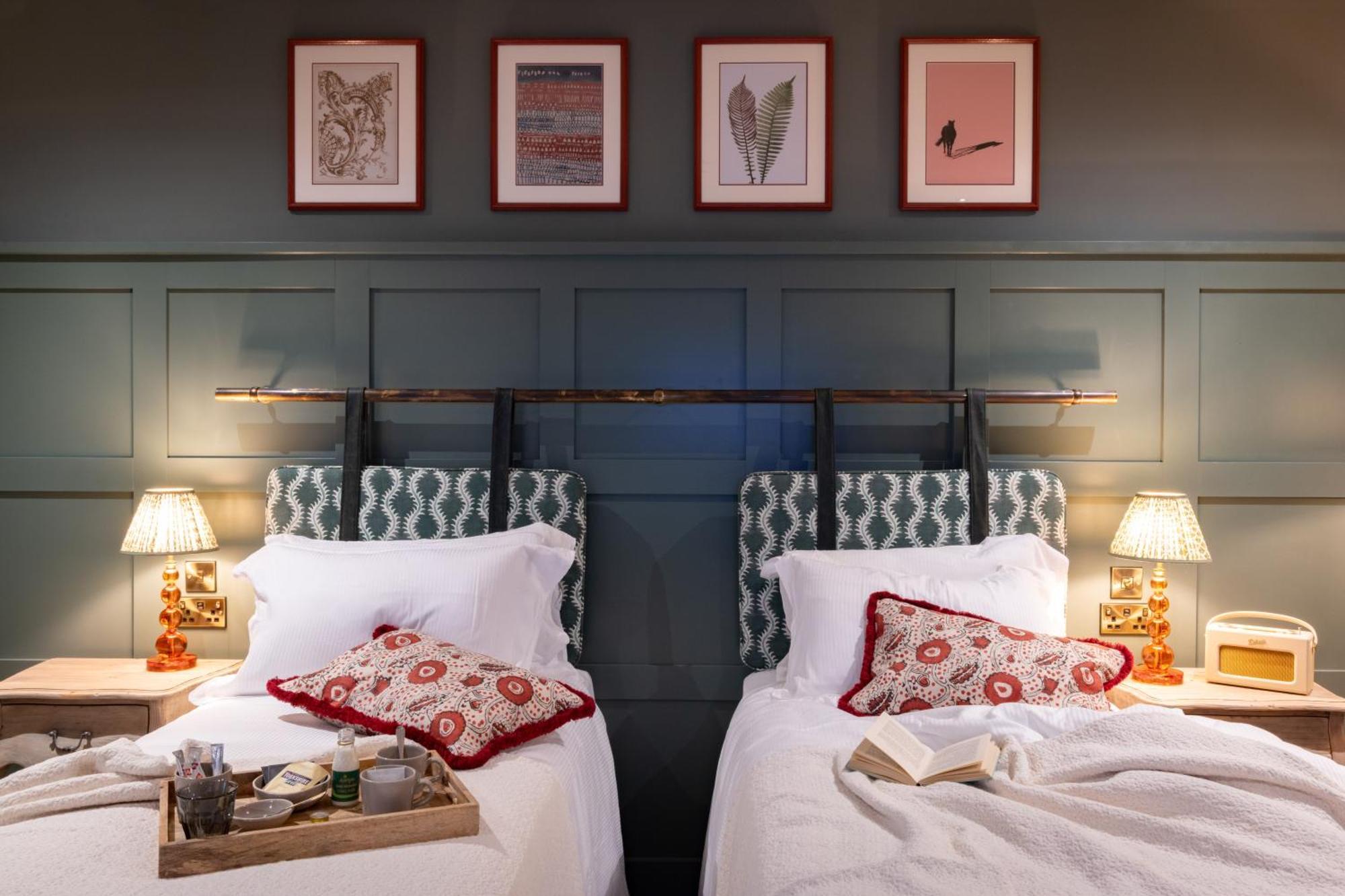 The Coat And Bear - A Heartwood Inn Newbury  Esterno foto