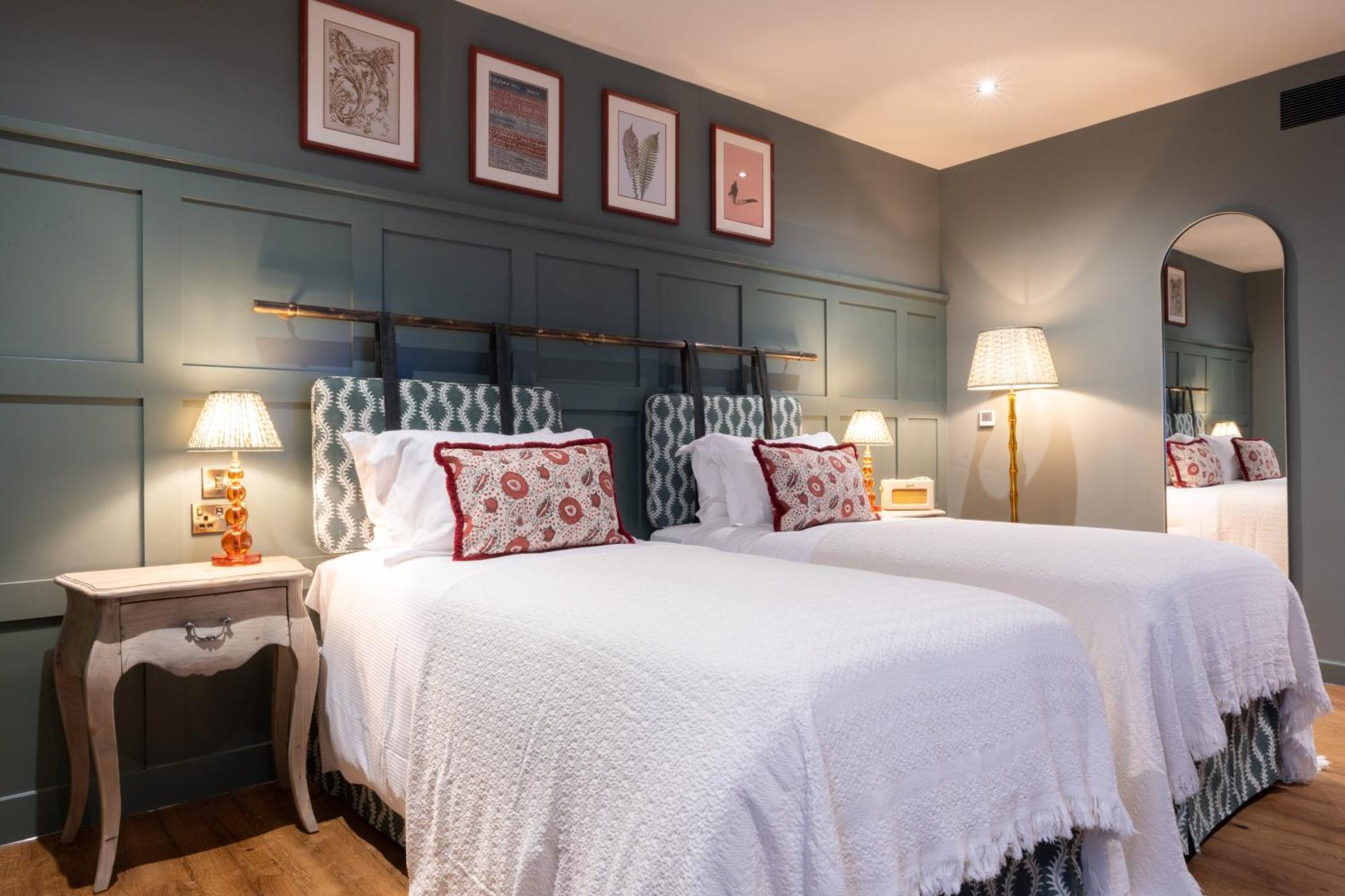 The Coat And Bear - A Heartwood Inn Newbury  Esterno foto