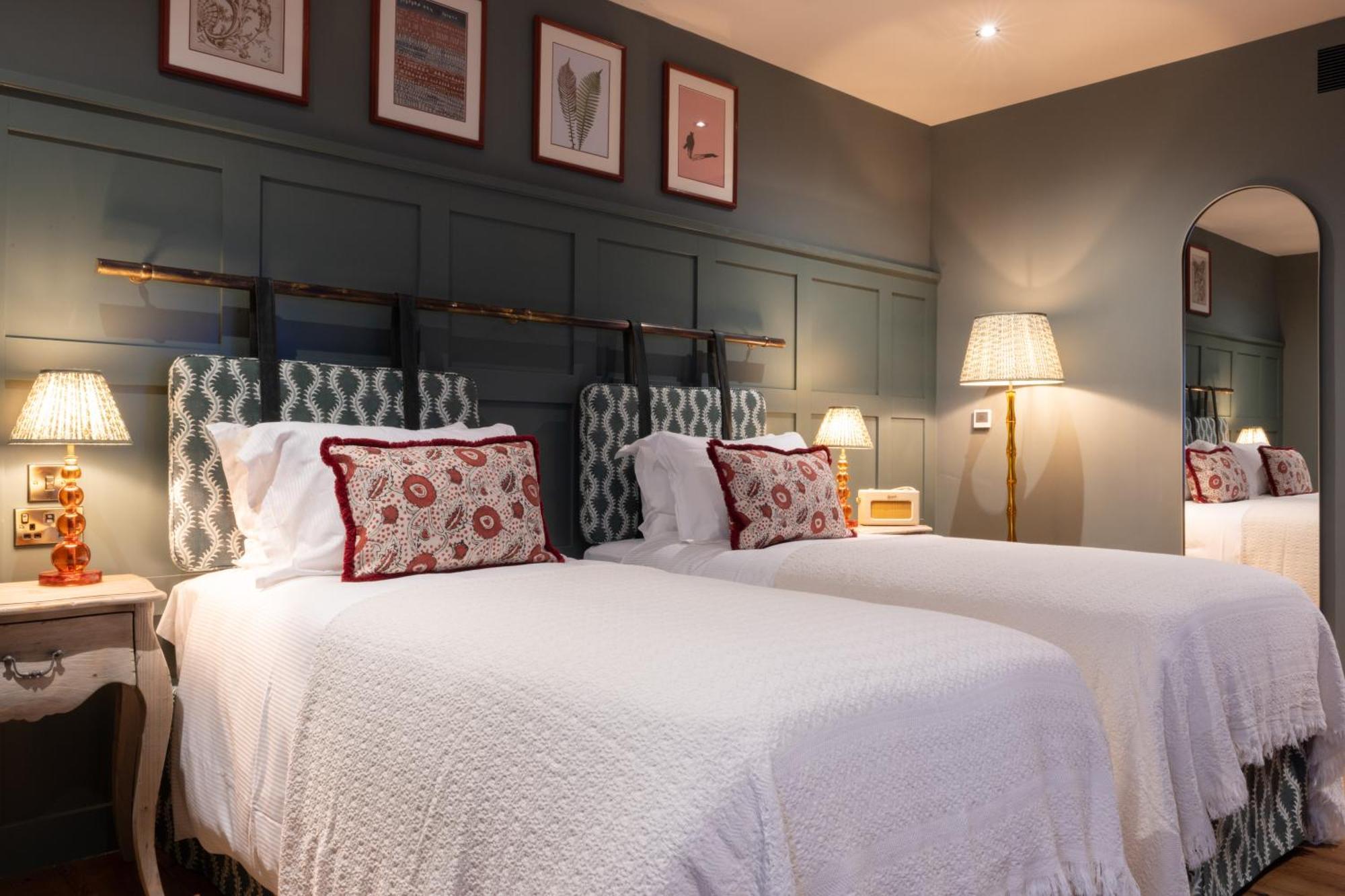 The Coat And Bear - A Heartwood Inn Newbury  Esterno foto