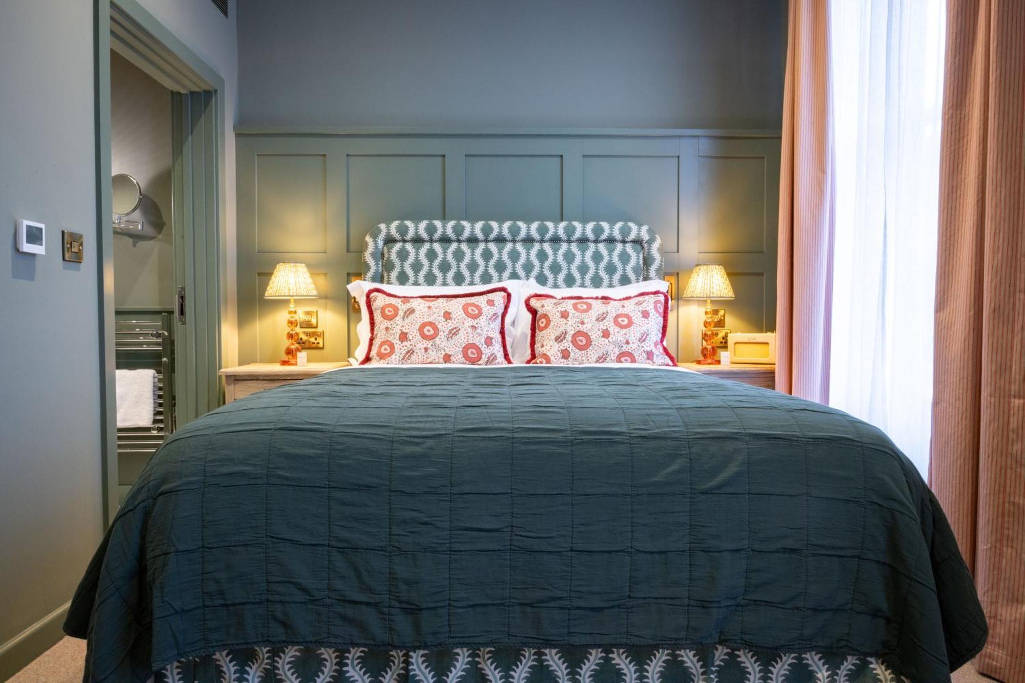 The Coat And Bear - A Heartwood Inn Newbury  Esterno foto